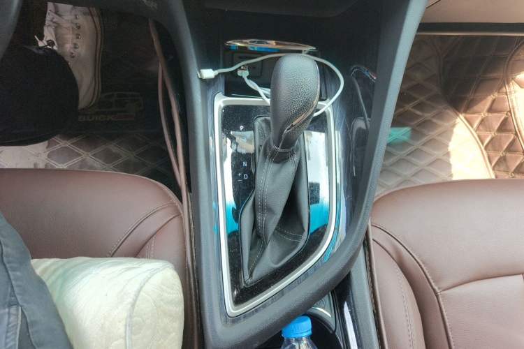 Used Buick GL6 2018 18T 6-Seater Luxury Model Gear Lever