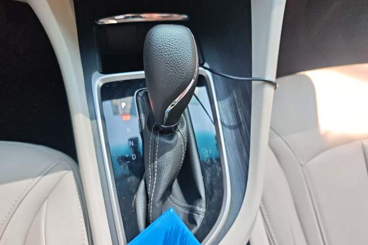 Used Buick GL6 2018 18T 6-Seater Elite Model Gear Lever