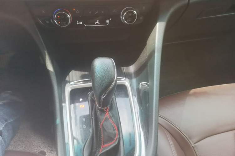 Used Buick GL6 2018 18T 6-Seater Luxury Model Gear Lever