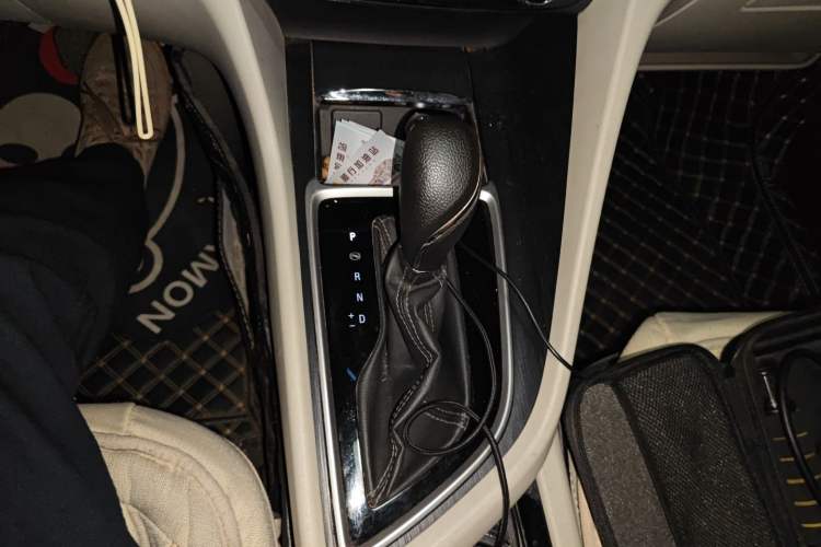 Used Buick GL6 2018 18T 6-Seater Elite Model Gear Lever