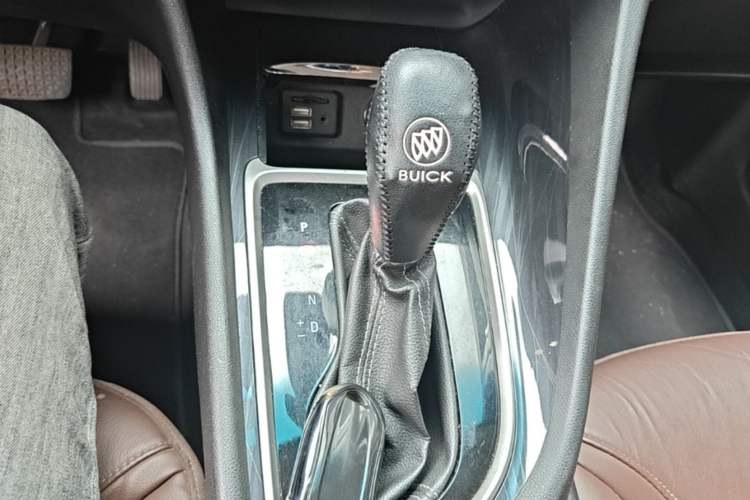 Used Buick GL6 2018 18T 6-Seater Luxury Model Gear Lever