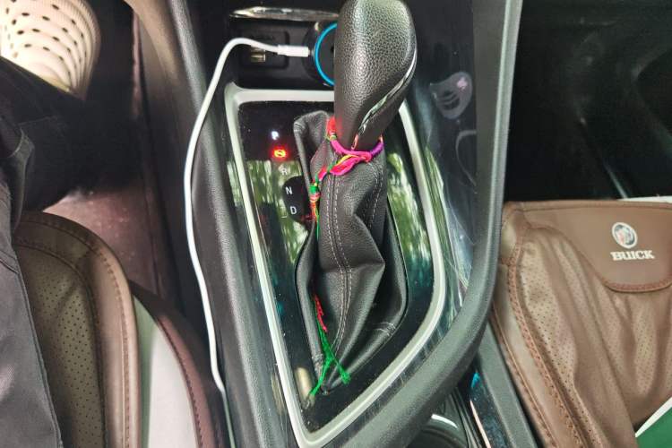 Used Buick GL6 2018 18T 6-Seater Luxury Model Gear Lever