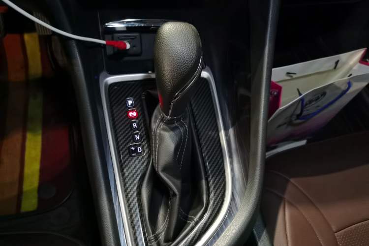 Used Buick GL6 2018 18T 6-Seater Luxury Model Gear Lever