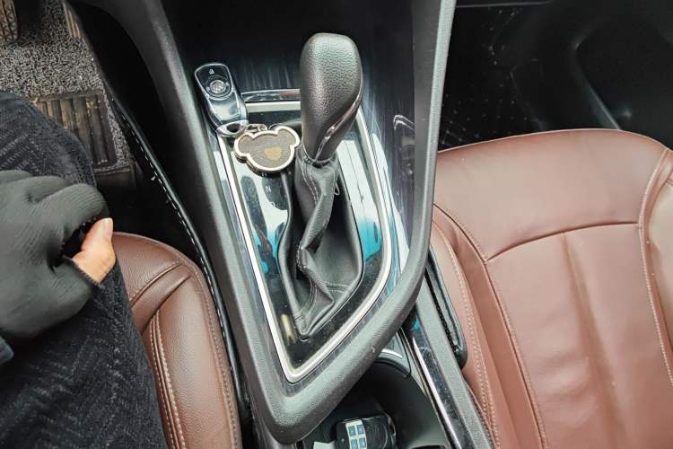 Used Buick GL6 2018 18T 6-Seater Luxury Model Gear Lever