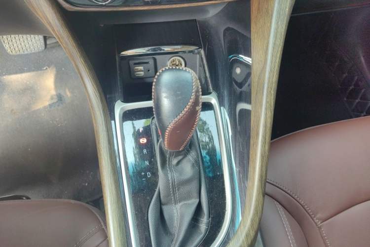 Used Buick GL6 2018 18T 5-seat Luxury Model Gear Lever