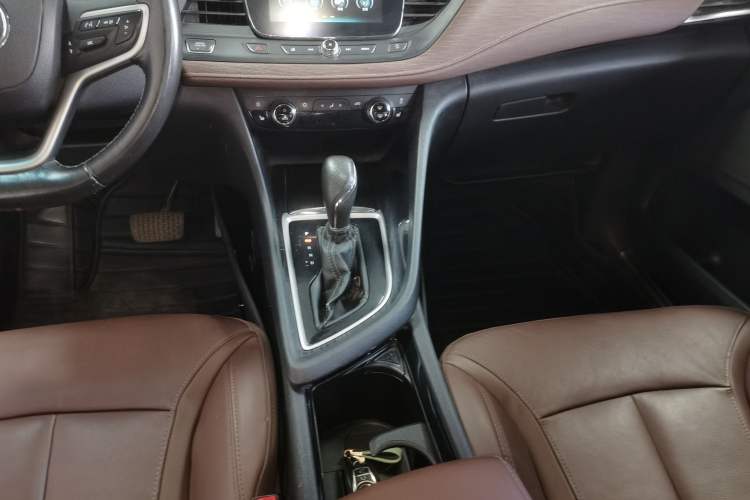 Used Buick GL6 2018 18T 6-Seater Luxury Model Gear Lever