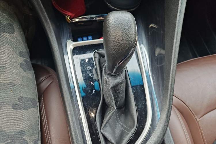 Used Buick GL6 2018 18T 6-Seater Luxury Model Gear Lever