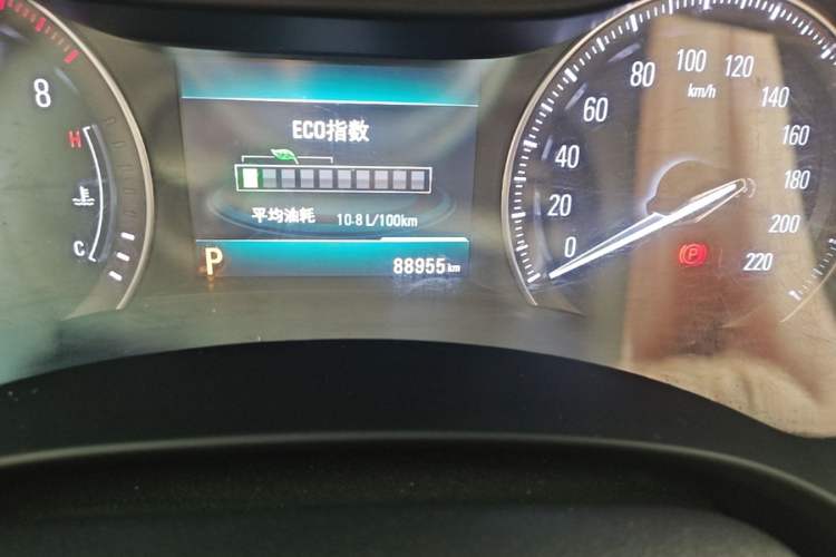 Used Buick GL6 2018 18T 6-Seater Prestige Model Odometer Close Up