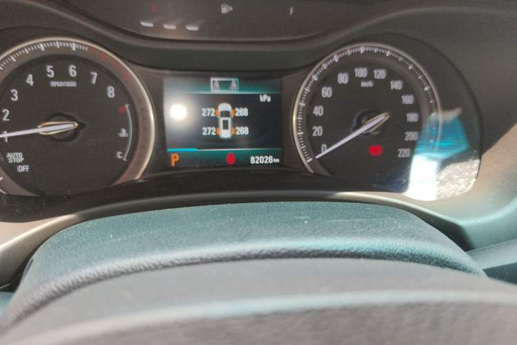 Used Buick GL6 2018 18T 6-Seater Luxury Model Odometer Close Up