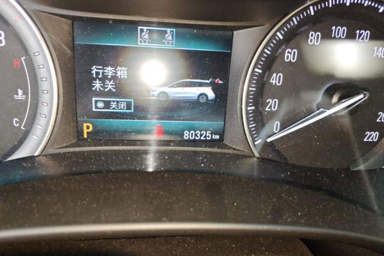 Used Buick GL6 2018 18T 6-Seater Prestige Model Odometer Close Up