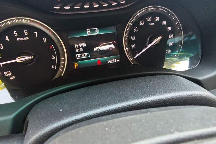 Used Buick GL6 2018 18T 6-Seater Elite Model Odometer Close Up