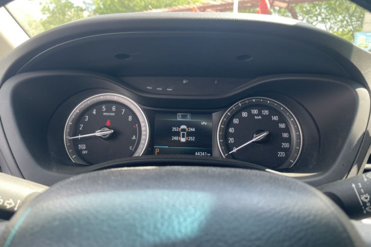 Used Buick GL6 2018 18T 6-Seater Luxury Model Odometer Close Up