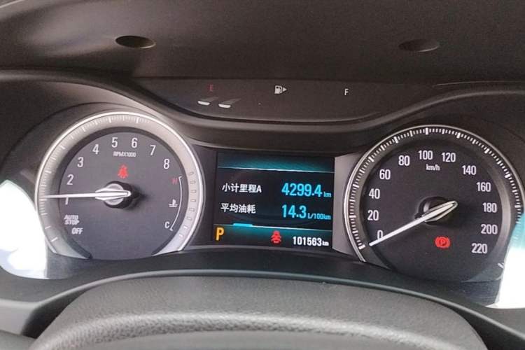 Used Buick GL6 2018 18T 6-Seater Luxury Model Odometer Close Up