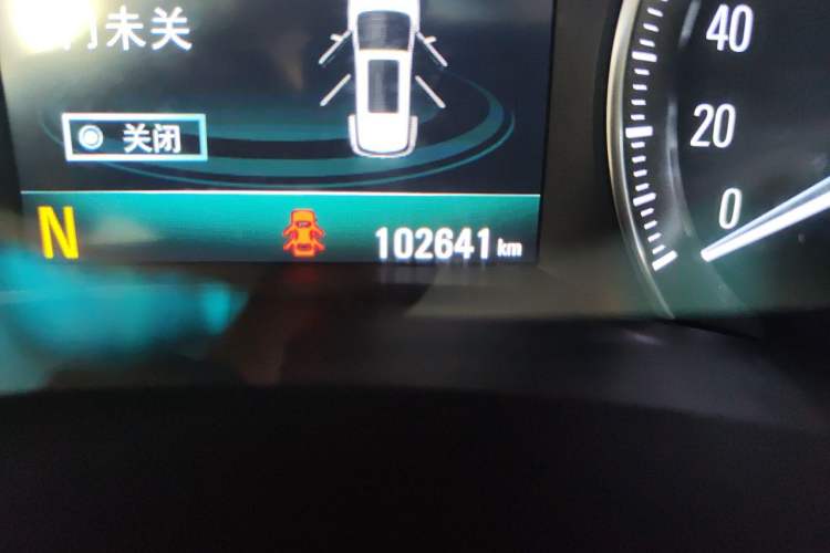 Used Buick GL6 2018 18T 6-Seater Prestige Model Odometer Close Up