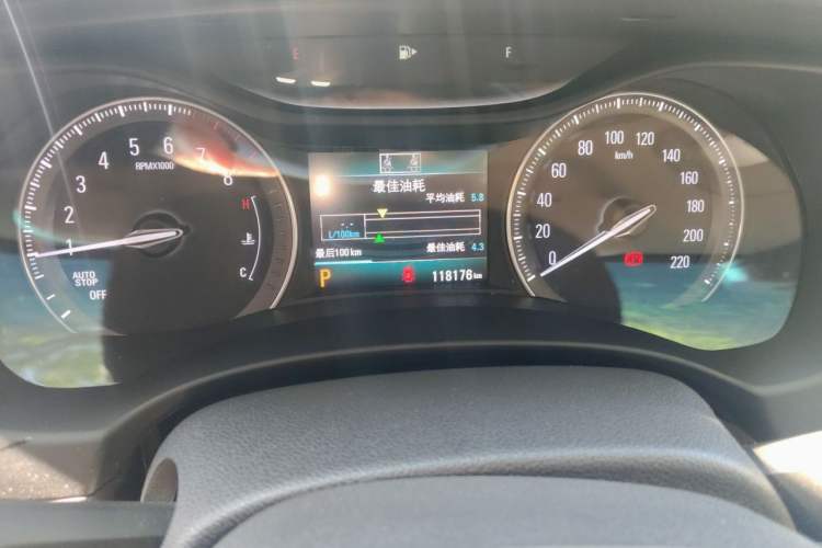 Used Buick GL6 2018 18T 6-Seater Prestige Model Odometer Close Up