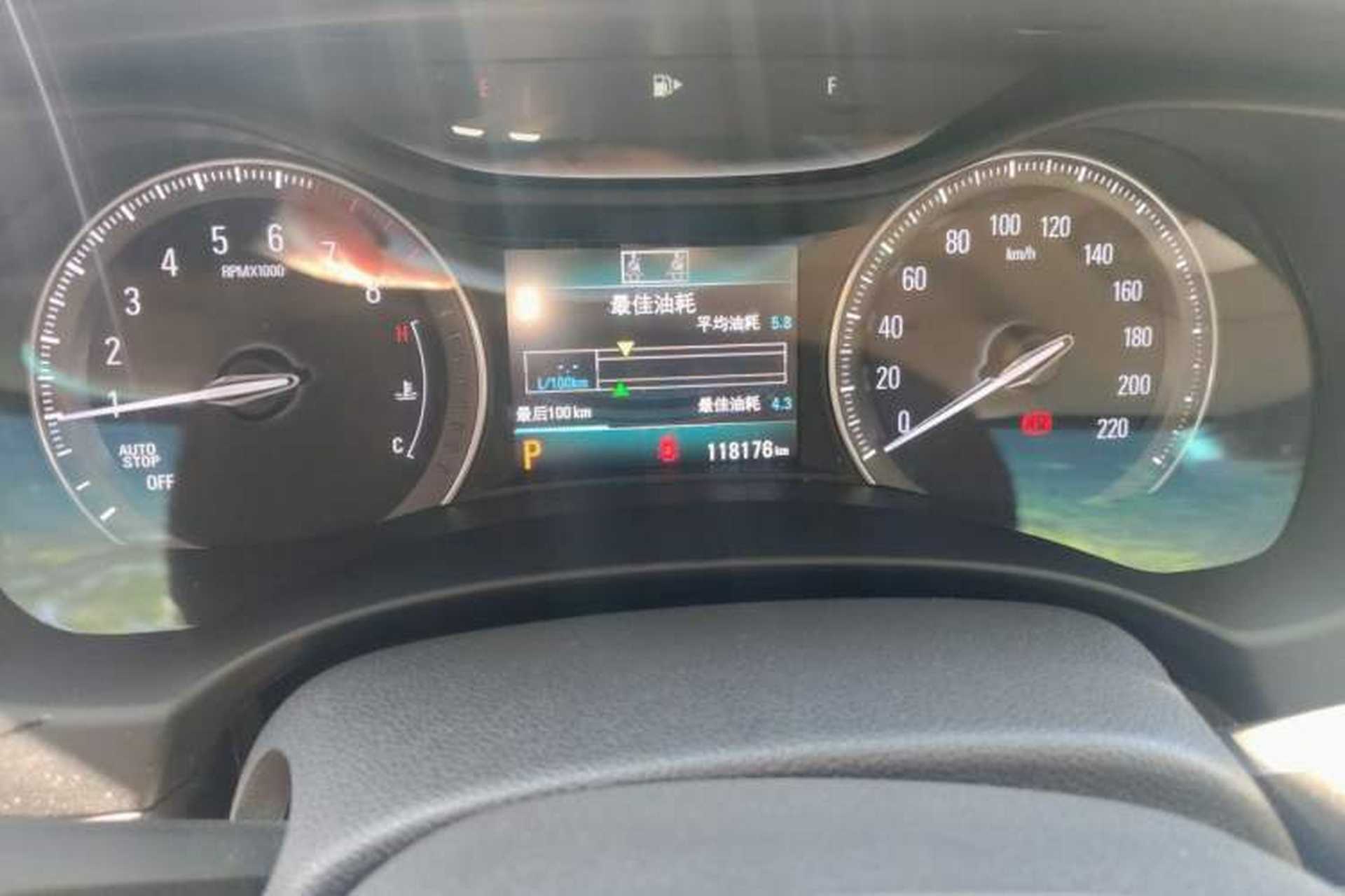 Used Buick GL6 2018 18T 6-Seater Prestige Model Odometer Close Up