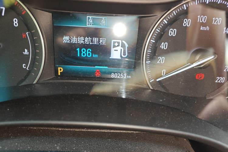 Used Buick GL6 2018 18T 6-Seater Prestige Model Odometer Close Up