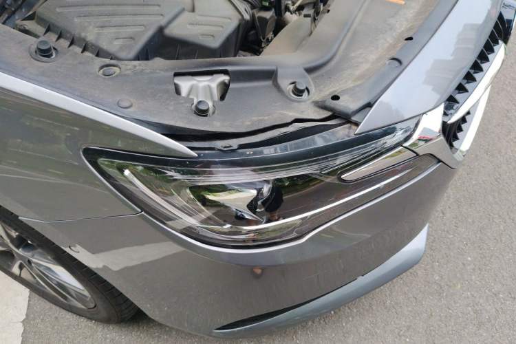 Used Buick GL6 2018 18T 6-Seater Prestige Model Right Front Headlight