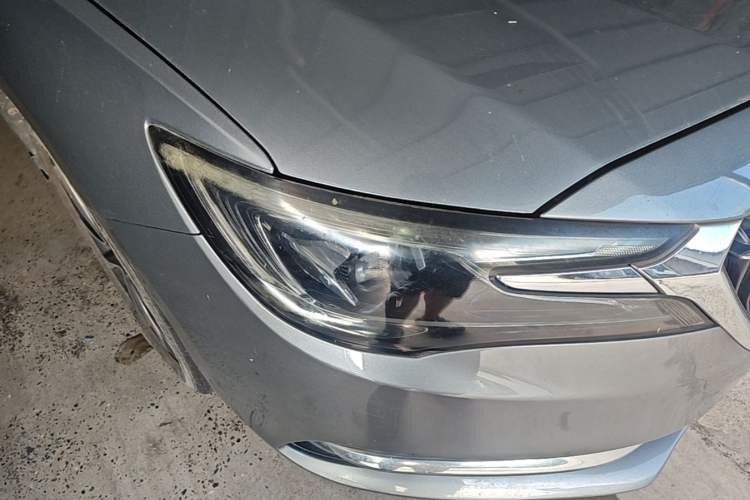 Used Buick GL6 2018 18T 6-Seater Prestige Model Right Front Headlight