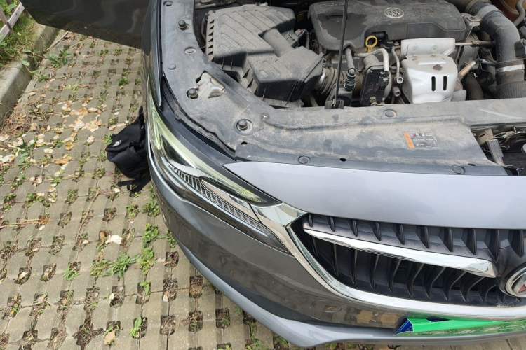 Used Buick GL6 2018 18T 6-Seater Elite Model Right Front Headlight
