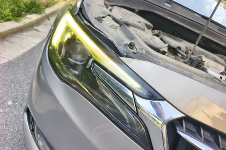 Used Buick GL6 2018 18T 6-Seater Prestige Model Right Front Headlight
