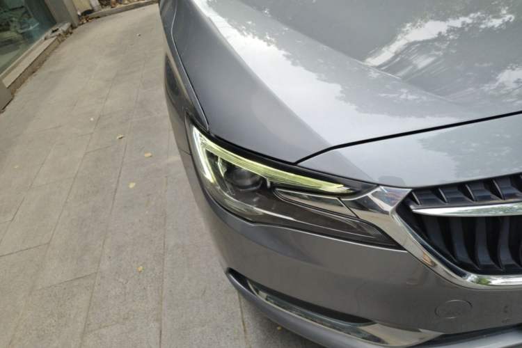 Used Buick GL6 2018 18T 6-Seater Prestige Model Right Front Headlight
