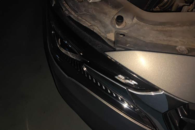 Used Buick GL6 2018 18T 6-Seater Elite Model Right Front Headlight