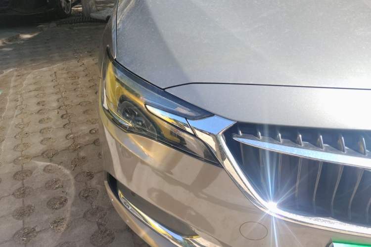 Used Buick GL6 2018 18T 6-Seater Prestige Model Right Front Headlight