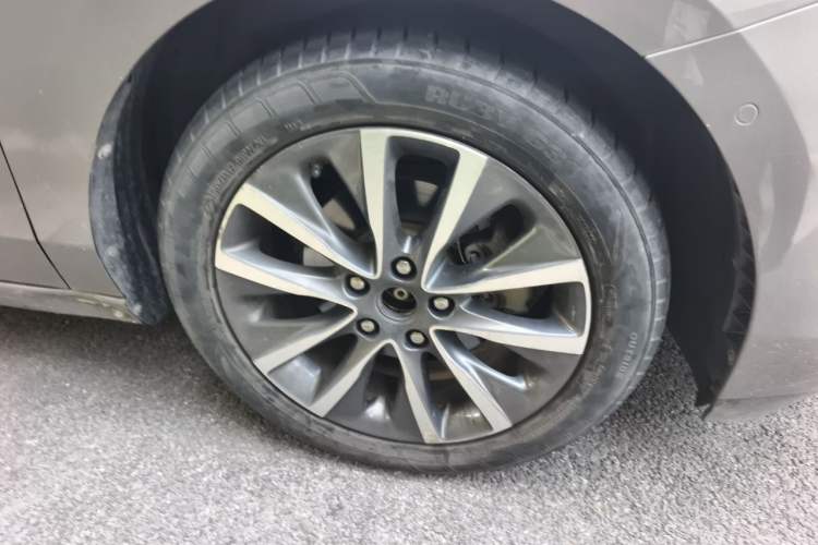 Used Buick GL6 2018 18T 6-Seater Prestige Model Right Front Wheel Hub