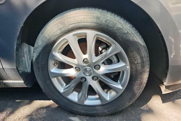Used Buick GL6 2018 18T 6-Seater Elite Model Right Front Wheel Hub