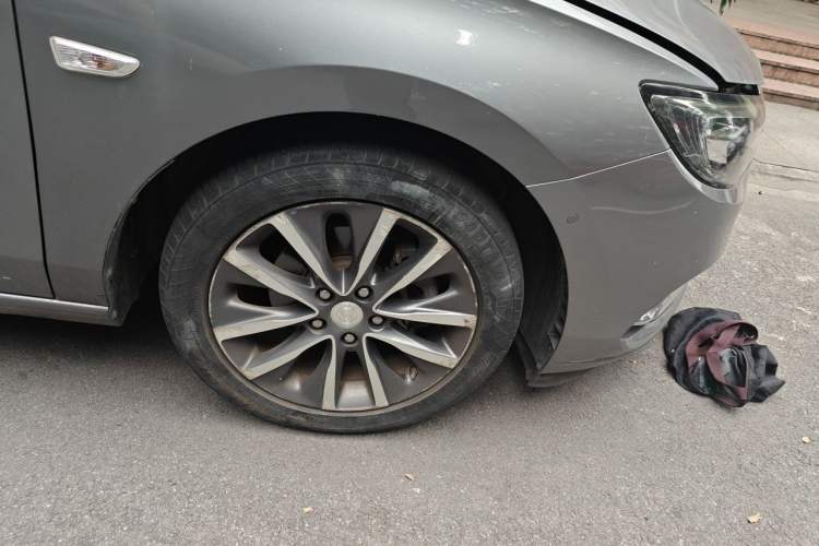 Used Buick GL6 2018 18T 6-Seater Prestige Model Right Front Wheel Hub