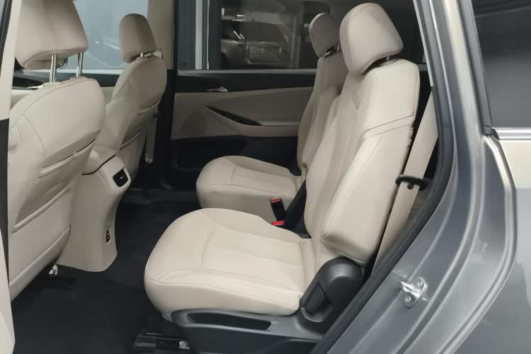 Used Buick GL6 2018 18T 6-Seater Elite Model Right Rear Seat