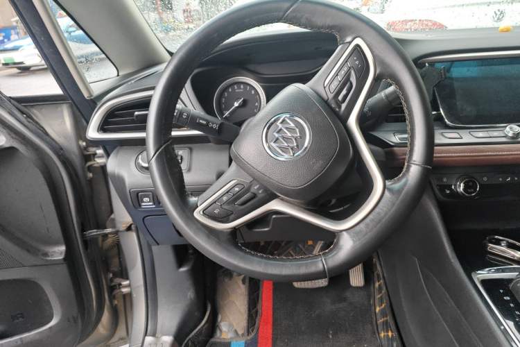 Used Buick GL6 2018 18T 6-Seater Luxury Model Steering Wheel