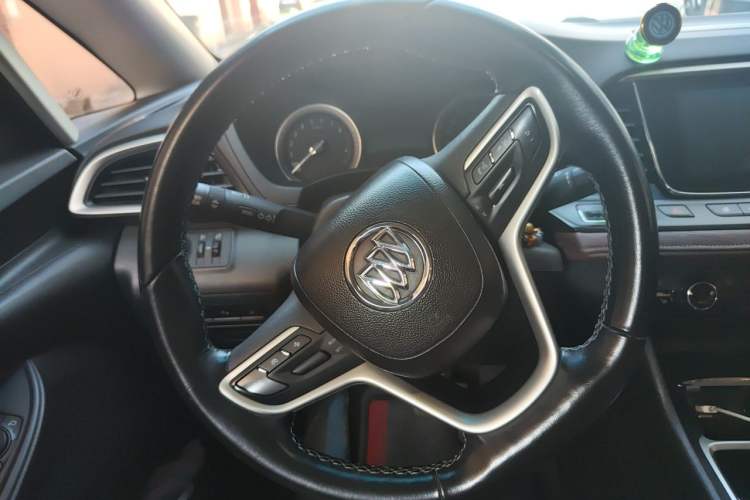Used Buick GL6 2018 18T 6-Seater Prestige Model Steering Wheel