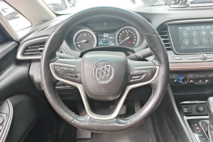 Used Buick GL6 2018 18T 6-Seater Luxury Model Steering Wheel