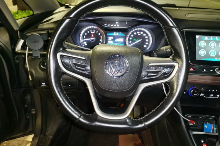 Used Buick GL6 2018 18T 6-Seater Luxury Model Steering Wheel