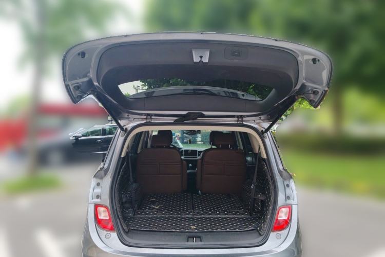 Used Buick GL6 2018 18T 6-Seater Prestige Model Trunk