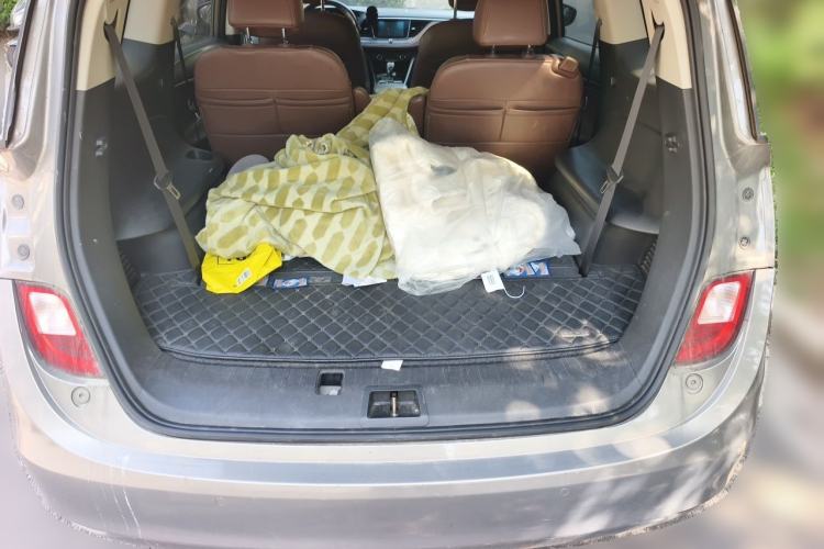 Used Buick GL6 2018 18T 6-Seater Prestige Model Trunk