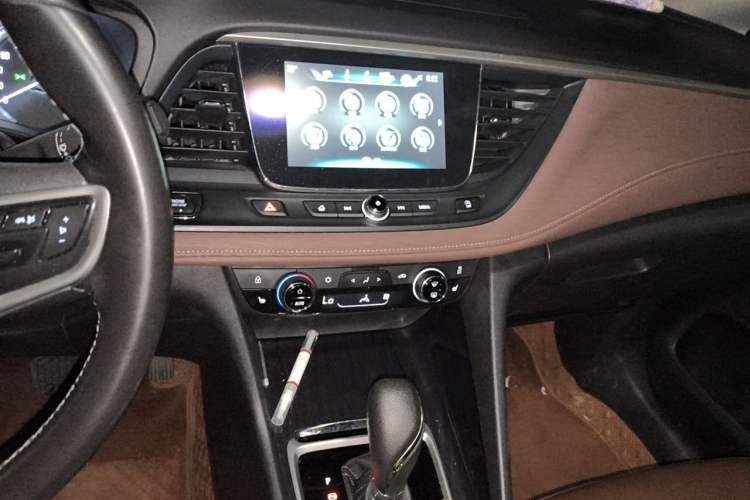 Used Buick GL6 2018 18T 6-Seater Luxury Model Audio And AC Panel