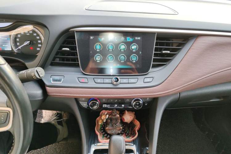 Used Buick GL6 2018 18T 6-Seater Luxury Model Audio And AC Panel