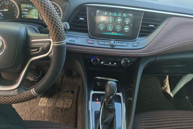 Used Buick GL6 2018 18T 6-Seater Luxury Model Audio And AC Panel