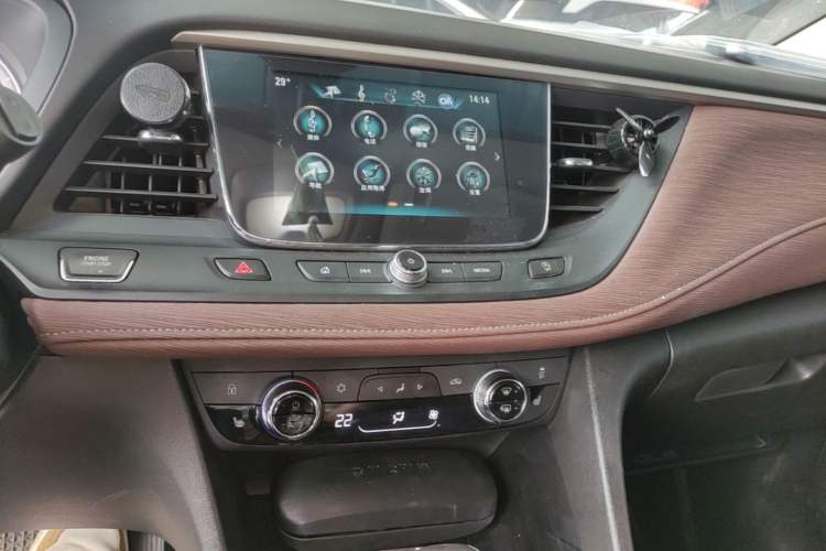 Used Buick GL6 2018 18T 6-Seater Luxury Model Audio And AC Panel