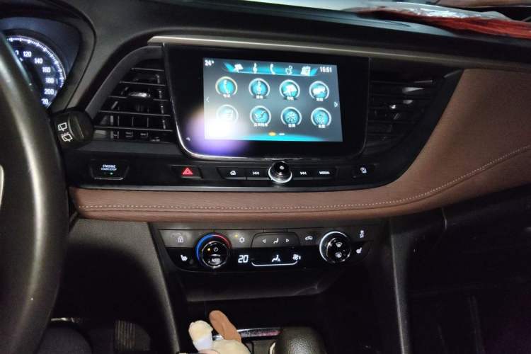 Used Buick GL6 2018 18T 6-Seater Elite Model Audio And AC Panel