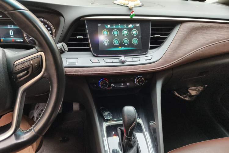 Used Buick GL6 2018 18T 6-Seater Luxury Model Audio And AC Panel