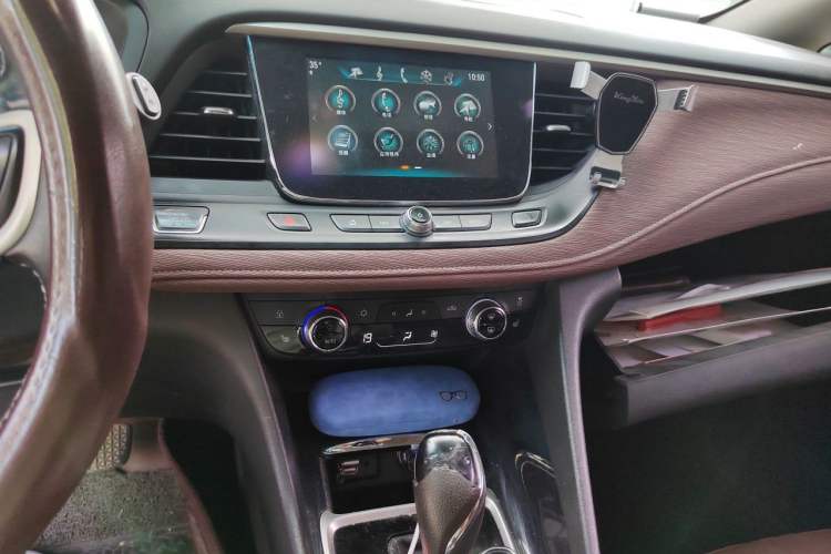 Used Buick GL6 2018 18T 6-Seater Prestige Model Audio And AC Panel