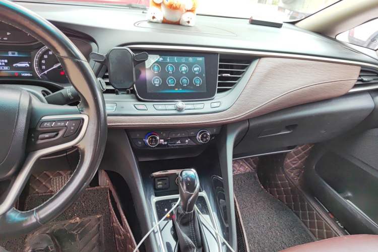 Used Buick GL6 2018 18T 6-Seater Prestige Model Audio And AC Panel