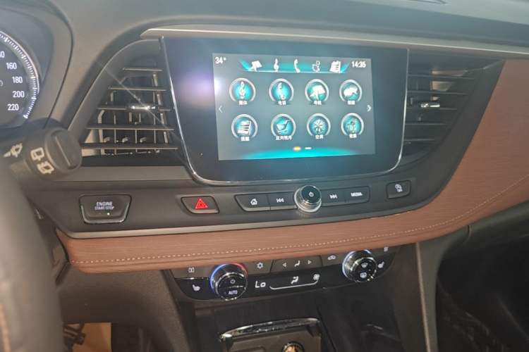 Used Buick GL6 2018 18T 6-Seater Prestige Model Audio And AC Panel