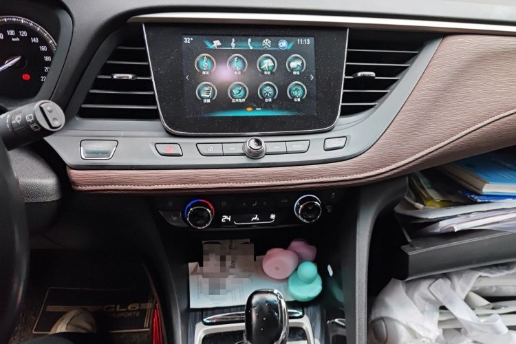 Used Buick GL6 2018 18T 6-Seater Prestige Model Audio And AC Panel