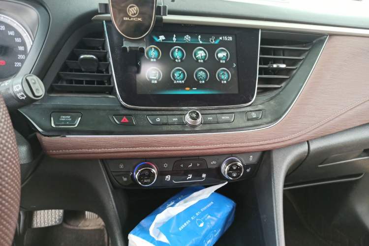 Used Buick GL6 2018 18T 6-Seater Luxury Model Audio And AC Panel