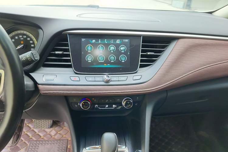 Used Buick GL6 2018 18T 6-Seater Prestige Model Audio And AC Panel